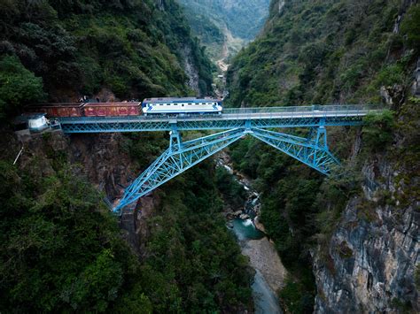 雲南如何去河內？這是一條穿越中國西南大地的壯麗旅程，沿途風景如畫，而交通方式則如同一張多彩的畫布，等待著我們去細細品味。